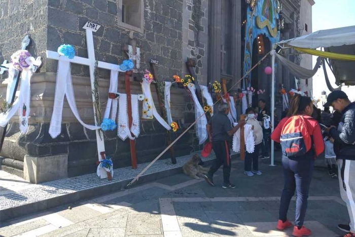 Dan inicio celebraciones por el Día de la Cruz en Gualupita