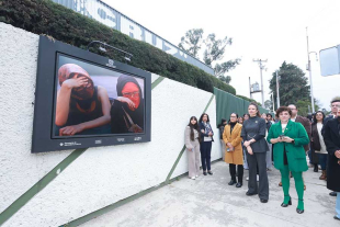 La servidora universitaria expresó que las fotografías exhibidas son la voz visual de alumnas y alumnos: