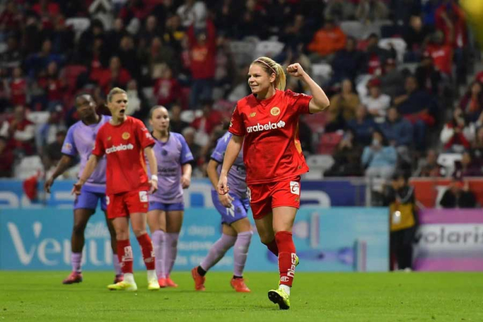 La noche le perteneció por completo a Le Sommer