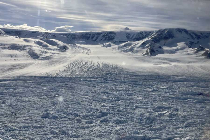 Este retroceso es impactante, pues podría cambiar las predicciones para otros glaciares más grandes de la Antártida.