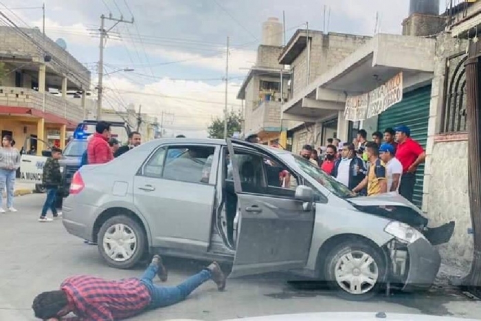 Golpean a ebrios que atropellaron a un peregrino en San Mateo Atenco