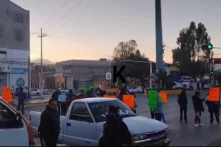 Habitantes de Tultitlán bloquean la vialidad Adolfo López Mateos