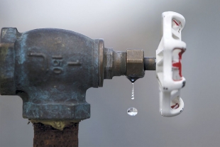 Sufren por agua en zona oriente de Edomex