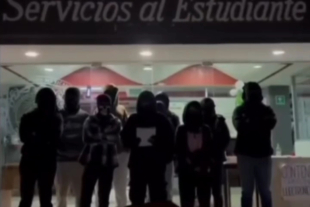 El alumnado exige la renuncia del director, Juan Carlos Montes de Oca López