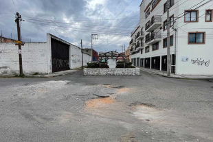 Vecinos denuncian deterioro de la carpeta asfáltica en Valle Don Camilo