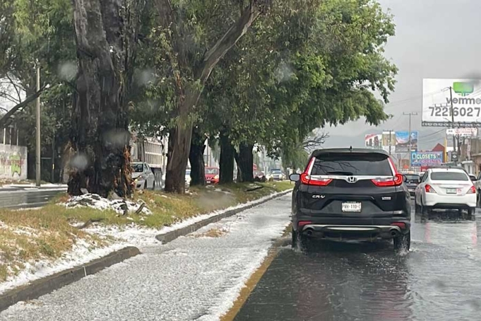 Cubre granizada carreteras del Valle de Toluca