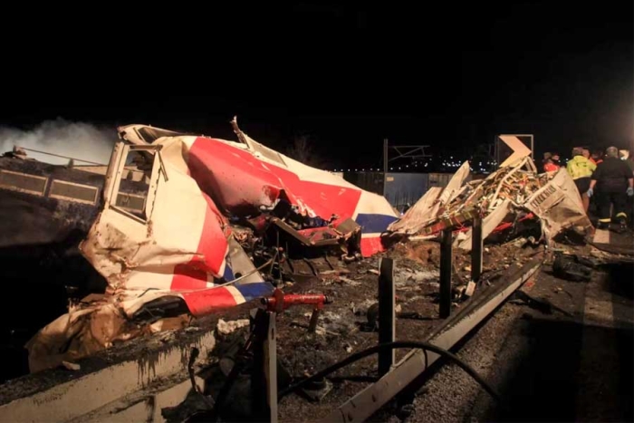 Suman 36 muertos y decenas de heridos por un choque de trenes en Grecia