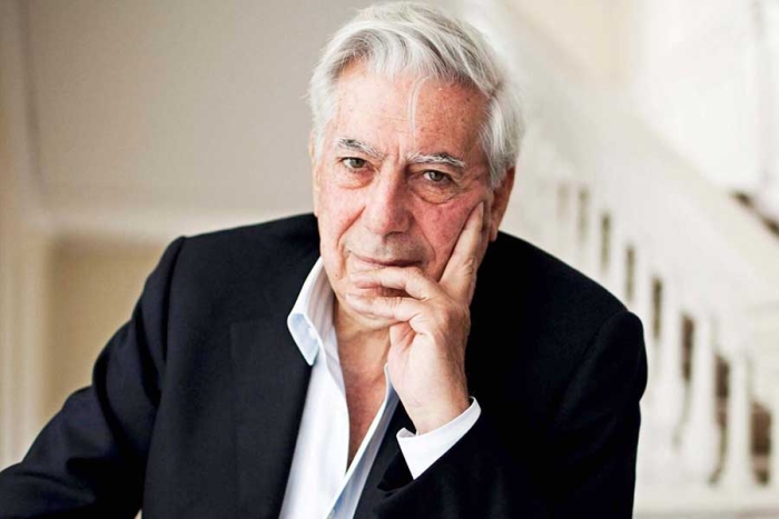 Mario Vargas Llosa es ingresado en un hospital de Madrid por Covid