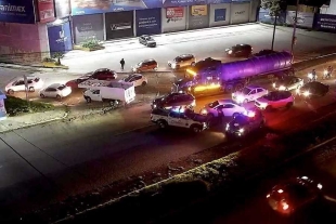 Durante varias horas, la vialidad estuvo cerrada por lo que automovilistas tuvieron que tomar vías alternas para poder llegar a su destino.