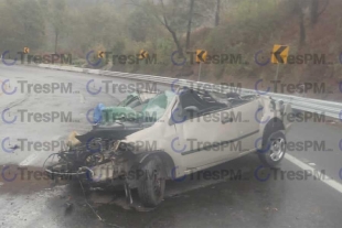 Volcaduras en autopista a Ixtapan de la Sal deja dos muertos, uno era militar.