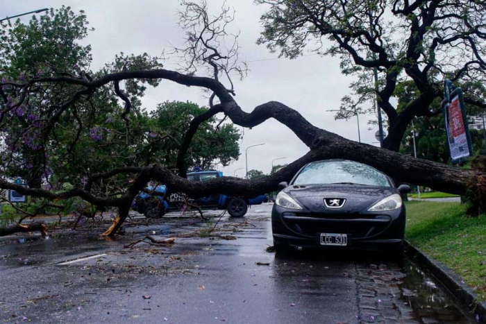 Al menos 13 muertos y múltiples heridos deja fuerte tormenta en Argentina