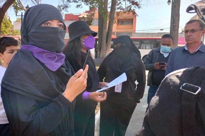 Retiran “Mercadita” feminista del parque Simón Bolívar en Toluca