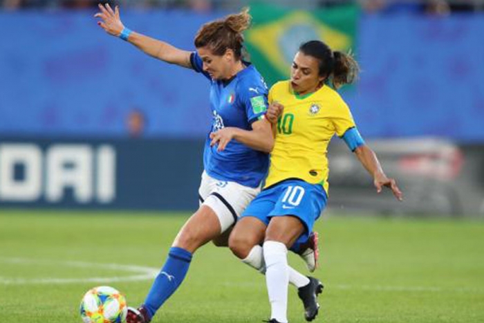 Marta guía a Brasil a octavos con un gol histórico ante Italia
