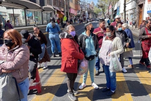 Comerciantes semi fijos cierran Lerdo por operáticos del ayuntamiento de Toluca para su retiro