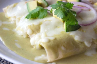 Disfruta de unas deliciosas enchiladas suizas con esta receta