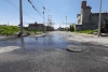 Agua al drenaje en medio de la escasez