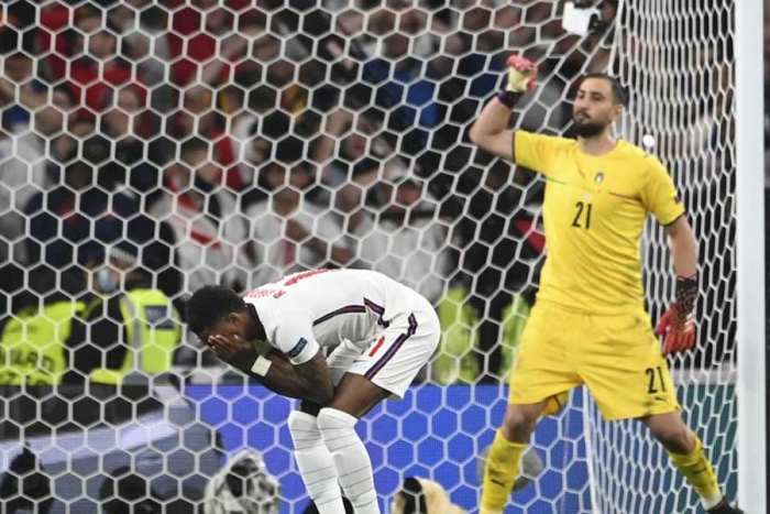 Reprueban ataques racistas contra jugadores ingleses que fallaron penaltis durante final de la Eurocopa