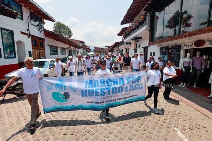 Manifestantes exigen atender problemática de la Presa Miguel Alemán en Valle de Bravo