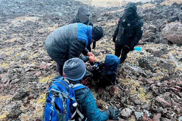 Localizan policías de alta montaña de la SS a tres personas extraviadas en el Nevado de Toluca