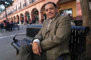 Ricardo Moreno se registró como precandidato de Morena por Toluca