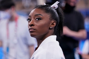 Simone Biles se retira de otras dos competencias