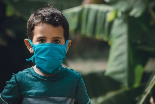 Buscarán otorgar becas a menores huérfanos por pandemia en Edomex