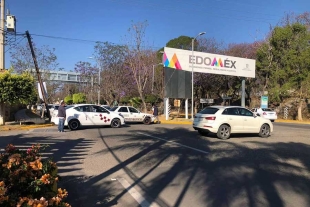 Taxistas bloquean accesos para Ixtapan de la Sal y Tonatico