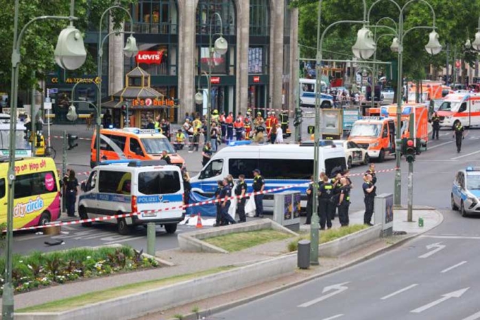 Conductor arrolla a transeúntes en Berlín; hay al menos un muerto