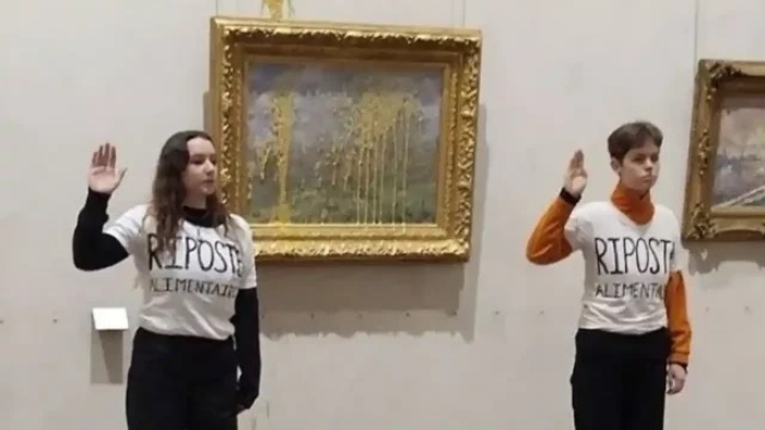 Activistas arrojando sopa a la obra de Monet, La Primavera