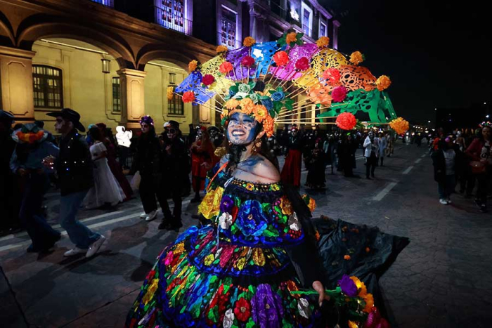 Si serás una de las personas en disfrutar el Desfile Monumental Catrineando, te recomendamos usar ropa abrigadora