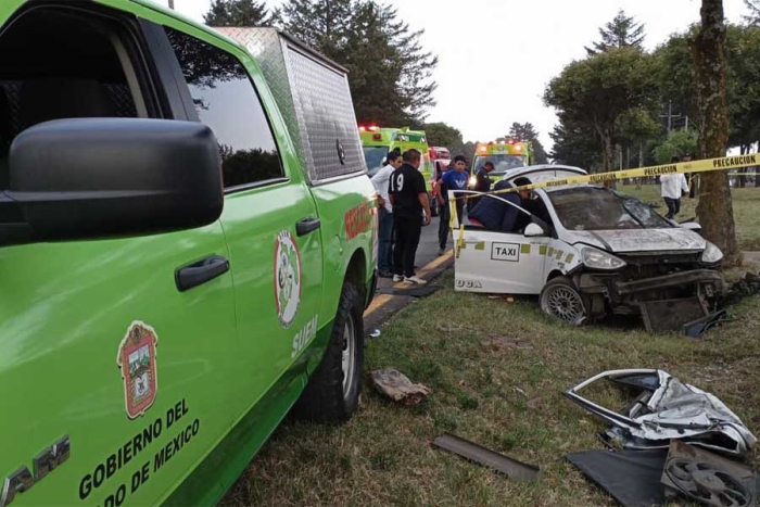Precaución!! Muere taxista en la Toluca-Palmillas, hay cinco pasajeros heridos