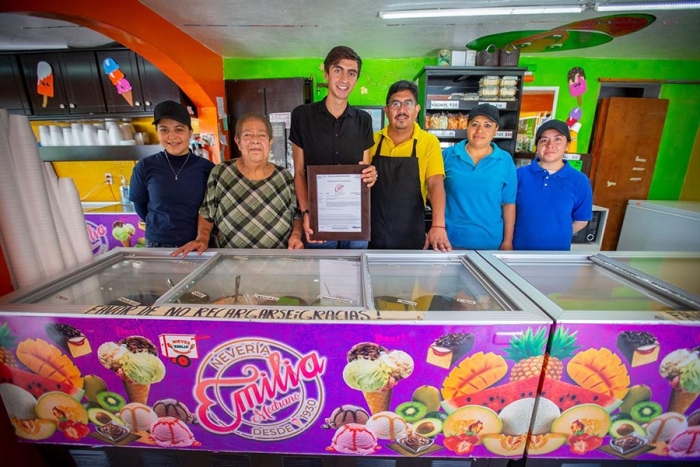Arturo Villafuerte González, alumno UAEMéx, registra marca de helados artesanales en Atlacomulco