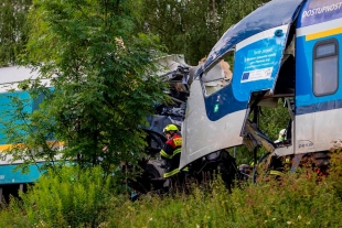 37 heridos y 3 muertos por choque de trenes en República Checa
