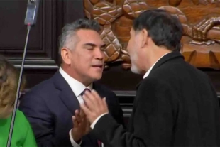 En videos que ya circulan en las redes sociales se aprecia cómo el priista Alejandro &quot;Alito&quot; Moreno reclama a Gerardo Fernández Noroña al terminar la Comisión Permanente.