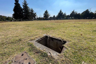 Reportan robo de tapa de registro en el Parque La Pilita, Metepec