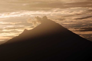 Popocatépetl emite exhalación; alertan por caída de ceniza en CDMX