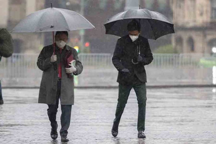 ¡No guardes la chamarra! El Frente Frío provocará lluvias en varios estados