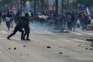 Cierran aeropuerto y suspenden tren a Machu Picchu por protestas