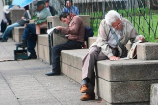Pega el desempleo y la falta de seguridad social a adultos mayores