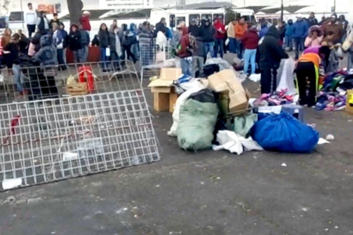 Reprochan comerciantes operación de ambulantes afuera de mercados