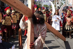 La celebración moviliza cada año a los ocho barrios originarios de Iztapalapa, al oriente de la Ciudad de México