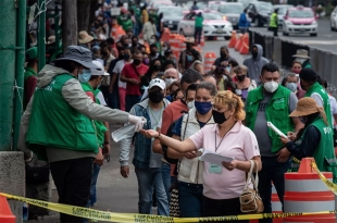 Tercera ola de COVID lleva a la CDMX al semáforo naranja