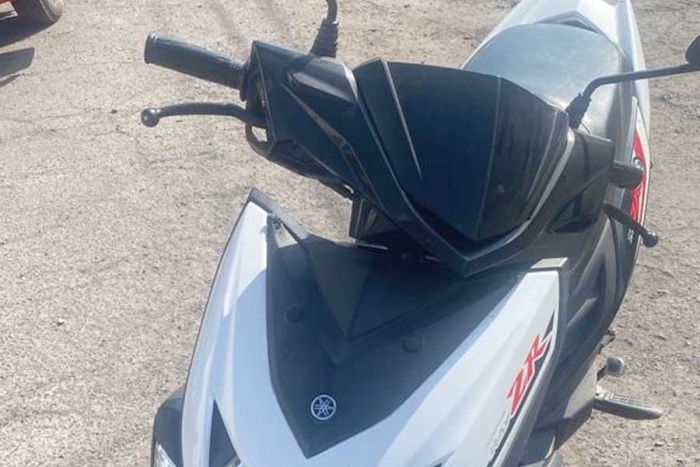 Aseguran a tres personas por el robo de una motocicleta, en Tenango del Valle