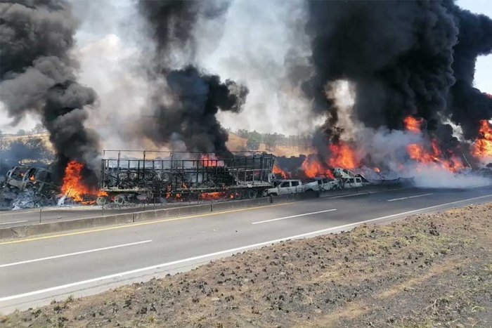 Carambola en la autopista Zapotlanejo-Lagos de Moreno deja 5 muertos y 14 heridos