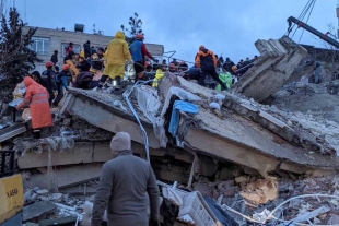 Sube a más de 5 mil la cifra muertos por terremoto en Turquía y Siria