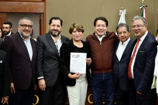Solicita registro como candidata a gobernadora del Estado de México, la maestra Delfina Gómez