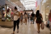 Mexiquenses abarrotan centros comerciales a pesar de alza en contagios