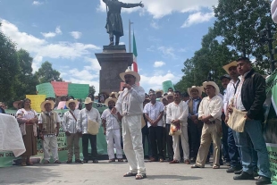 Los habitantes de la comunidad iniciaron su andar en punto de las nueve de la mañana