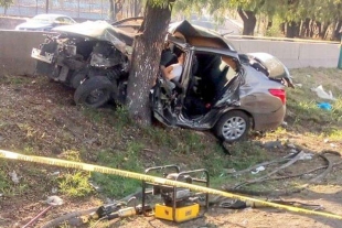 Estrelló su automóvil contra un árbol y murió en Cuautitlán Izcalli