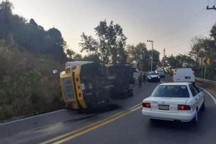 Vuelca trailer en carretera Tenango-Tenancingo